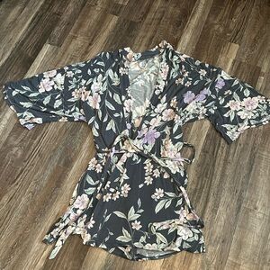 EUC Grey Floral Kimono Style Stretchy Lightweight Robe